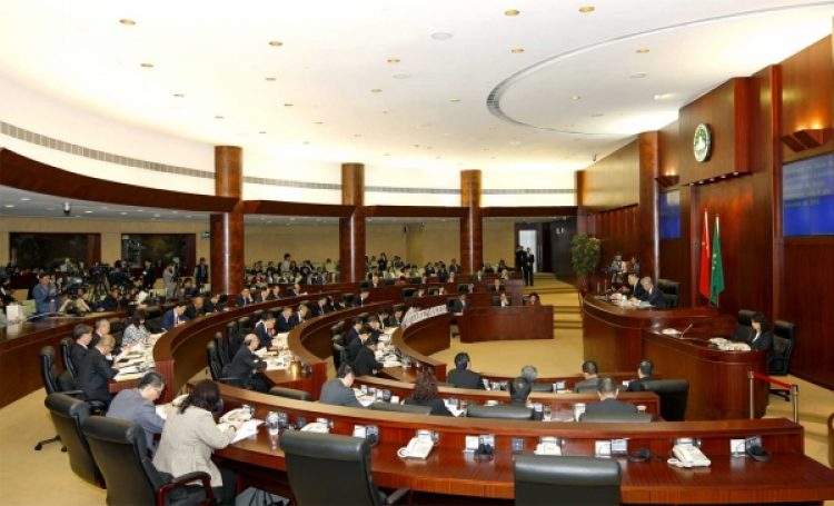 Legislative Assembly passes bill banning Macau casino workers from gaming floors