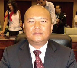 Golden Dragon’s Chan Meng Kam receives Macau decoration of honor