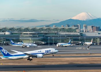 Tokyo’s Haneda Airport trialing optical illusion signage to ease tourist congestion