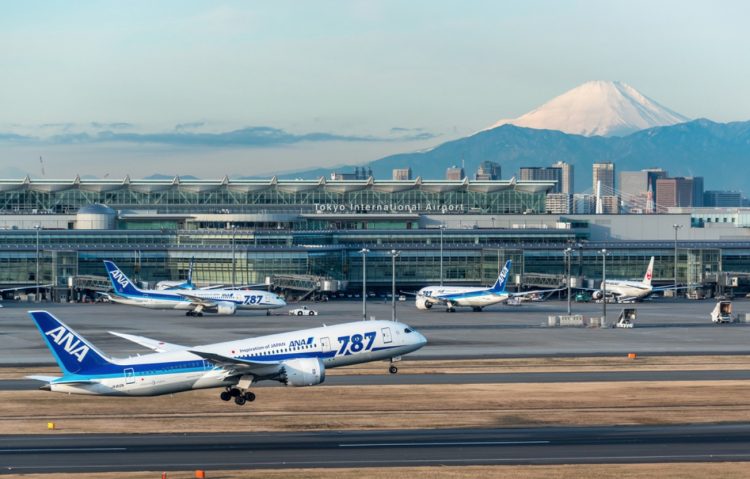 Tokyo’s Haneda Airport trialing optical illusion signage to ease tourist congestion