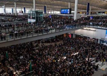 Hong Kong airport shut down as analysts warn protests having negative impact on Macau GGR
