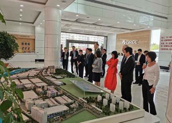 Lawrence Ho leads Melco executives on Zhuhai educational tour