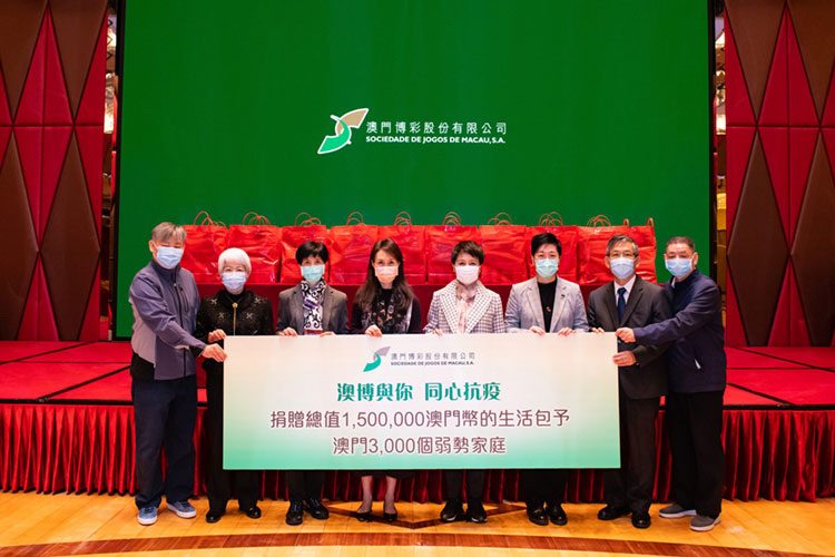 SJM donates daily necessities to families in need with all items purchased from local Macau SMEs