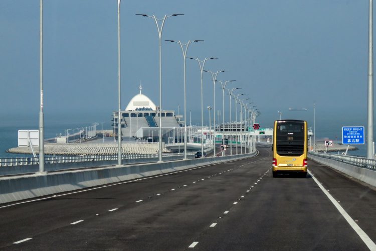 “Golden Bus” service between Macau and Hong Kong resumes