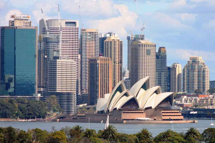 Survey on Australia-China relations finds most Australians keen to encourage more Chinese tourism