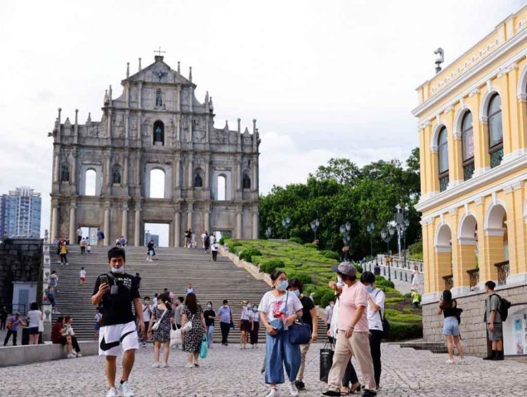 Macau daily visitor arrivals back above 20,000