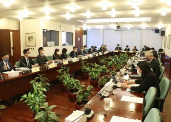 Reprieve for existing Macau satellite casinos, allowed to continue beyond three-year grace period but without rev share