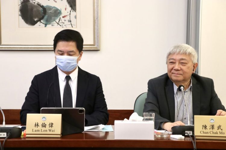 Apparent third version new Macau gaming law says no direct cross-shareholdings between concessionaires or their 5% shareholders, indirect ok