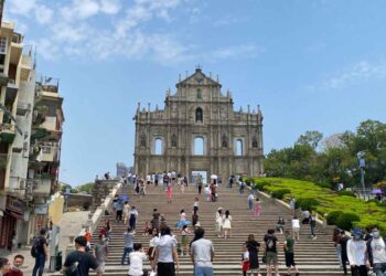 Macau drops outdoor mask mandate