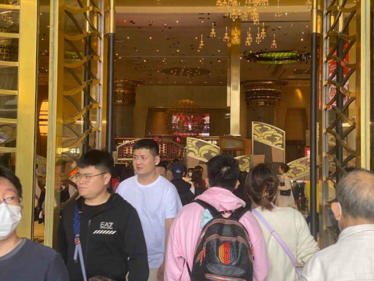 Macau casinos confirm visitors, staff no longer required to wear masks