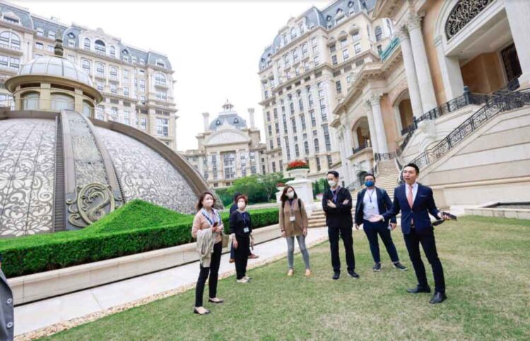 Over 100 Hong Kong tourism, media reps visit Macau IRs and tourist spots to promote travel