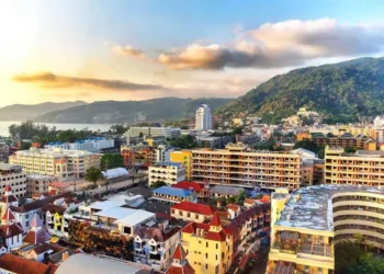 Phuket authorities arrest 15 for gambling in abandoned shopping mall
