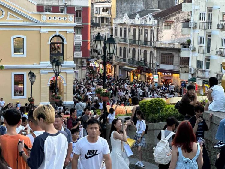 Macau visitor arrivals top 300,000 in first two days of Golden Week, including second highest daily tally of the year