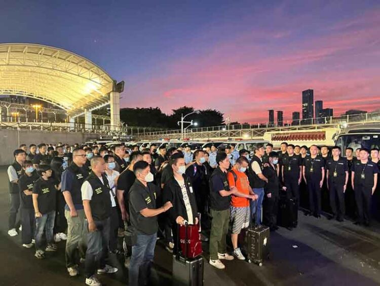 Macau police hand over 42 money exchange gang members to mainland authorities after mid-week sting