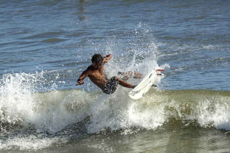 PAGCOR sponsors Philippines leg of World Surf League Challenger Series, hails contribution to sports tourism